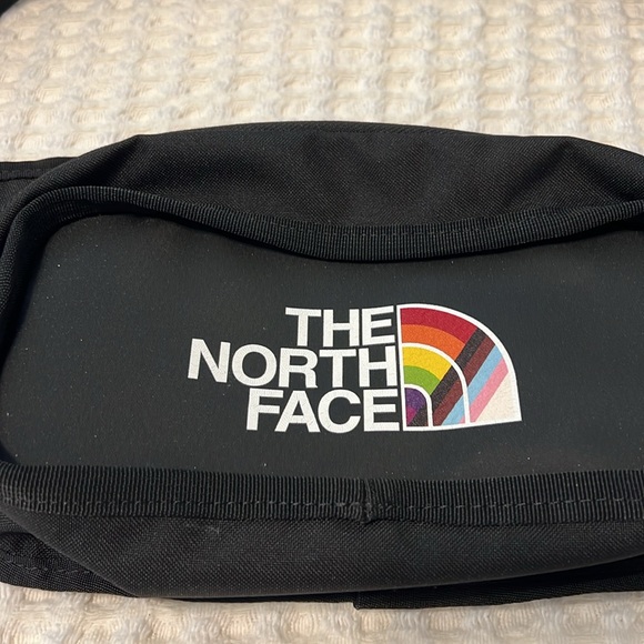 The North Face hip/ fanny pack PRIDE - Picture 2 of 2